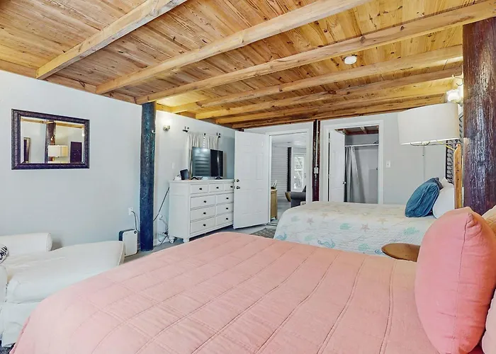 Holiday home 2-story Near The With Deck Outdoor Shower W&ds 2 Kitchens